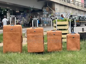 Genuine 4 Set Trolling Travelling Leather With a Large Compartment