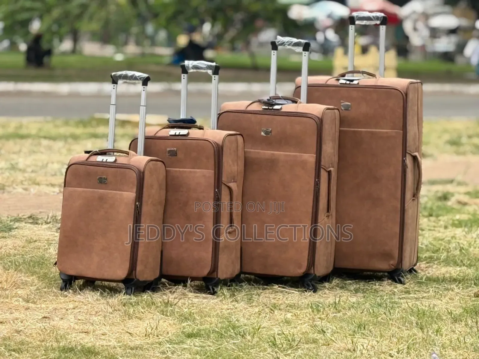 Genuine 4 Set Trolling Travelling Leather With a Large Compartment