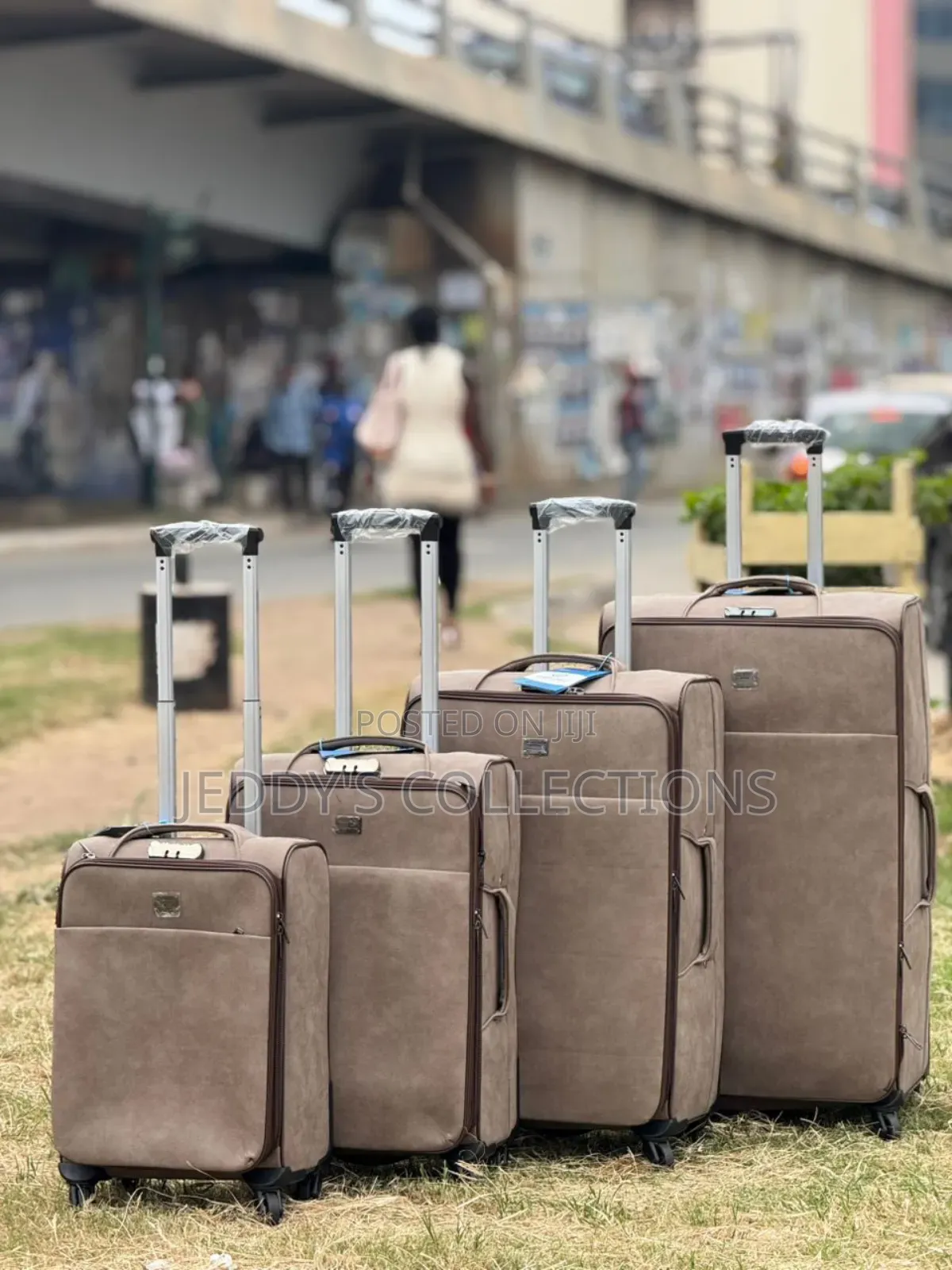 Genuine 4 Set Trolling Travelling Leather With a Large Compartment