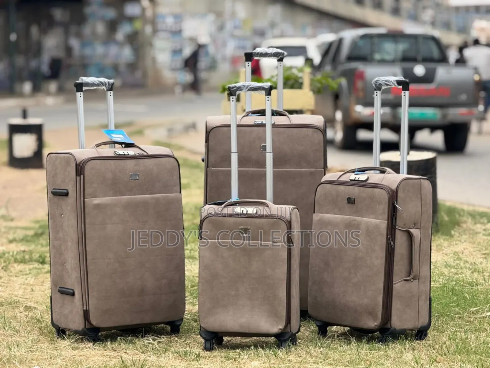 Genuine 4 Set Trolling Travelling Leather With a Large Compartment