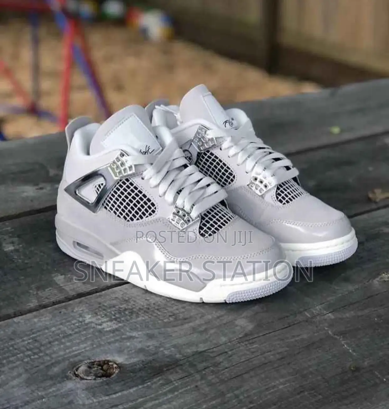 Air Jordan Retro 4 Frozen Moment