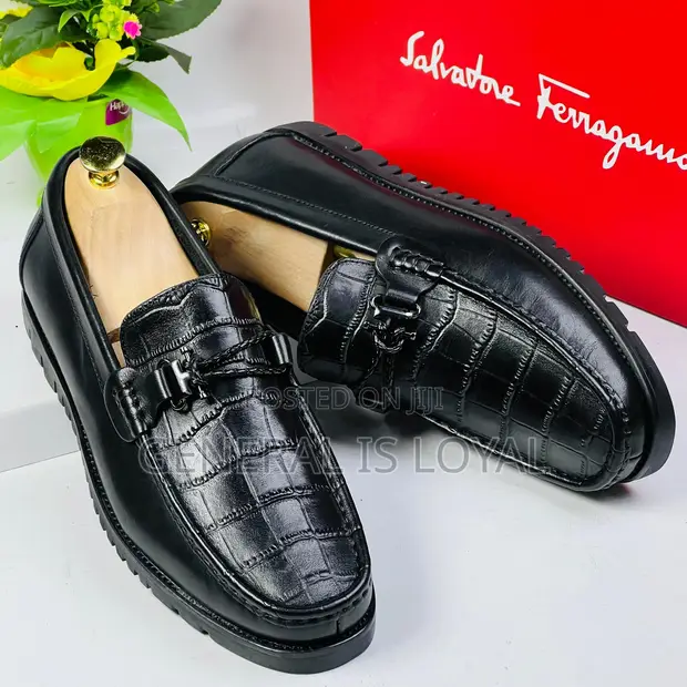 靴 y2k Ferragamo black leather flat loafers Salvatore Ferragamo Black Men Leather Loafers With Flat Shoe for