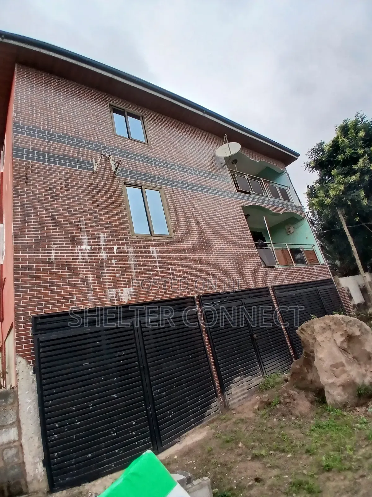 16bdrm Apartment in Abokobi for sale