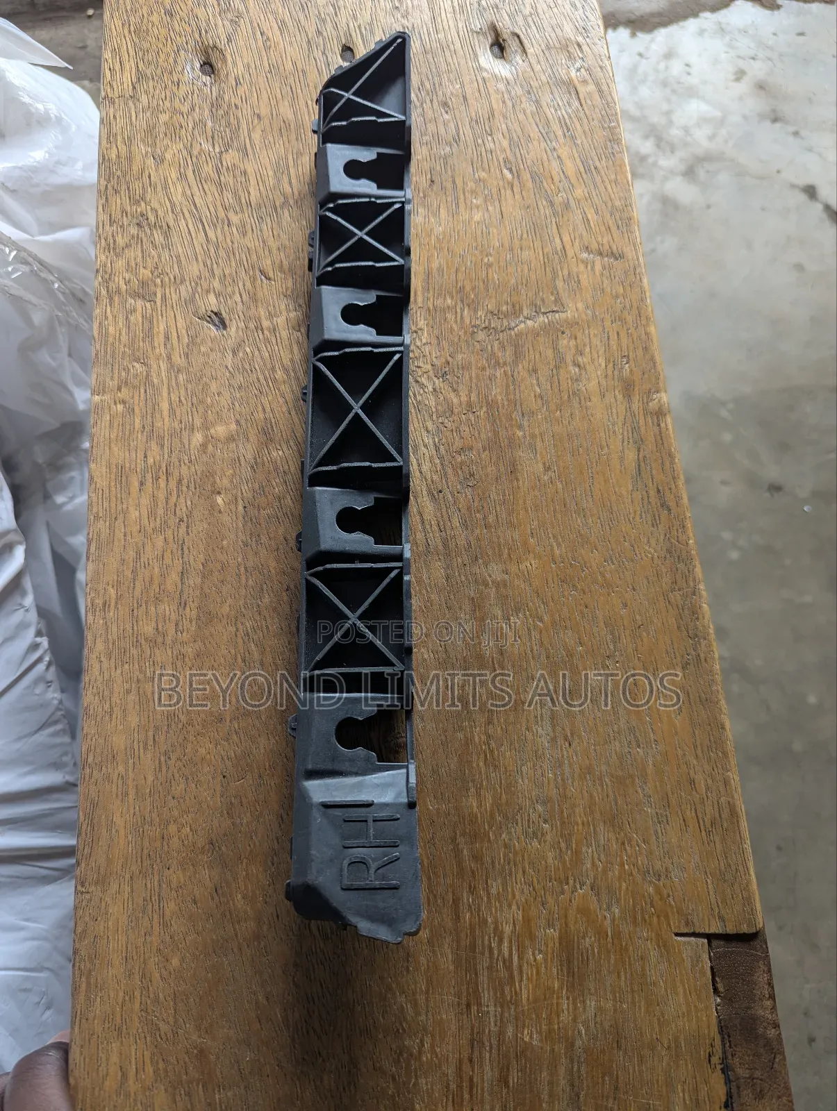 Hyundai Elantra 2017,2018,2019,2020 Back Bumper Locker/ Bracket