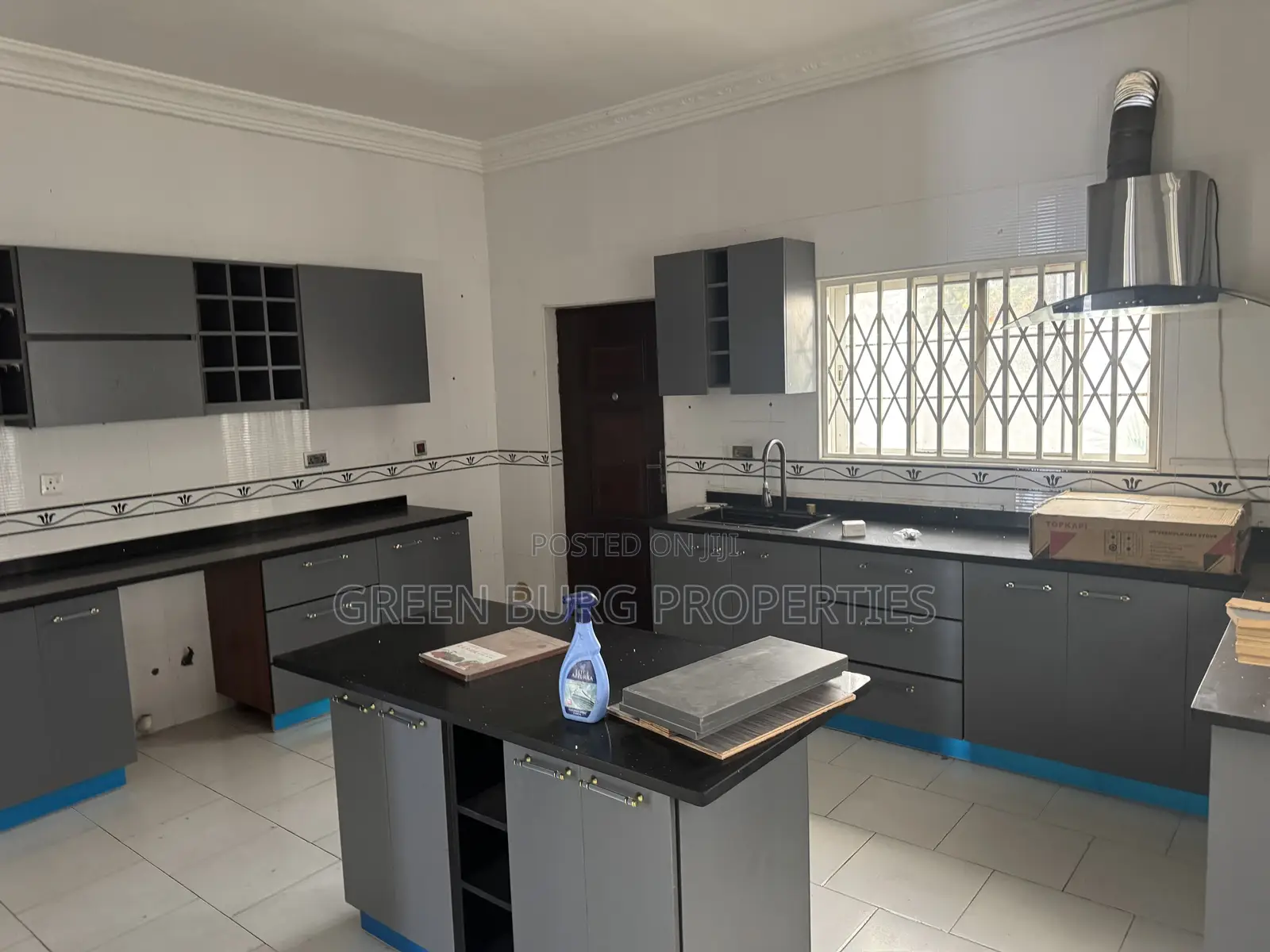 4bdrm Townhouse / Terrace in Cantonments for rent