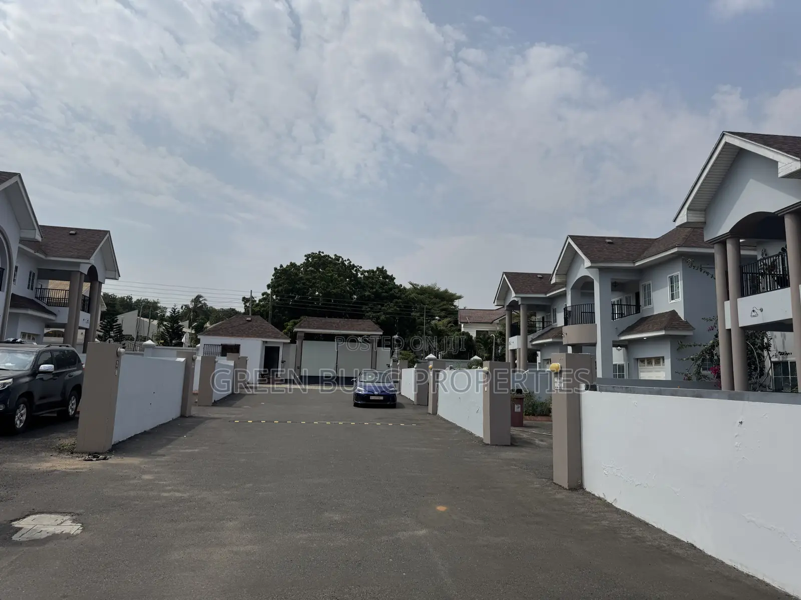 4bdrm Townhouse / Terrace in Cantonments for rent