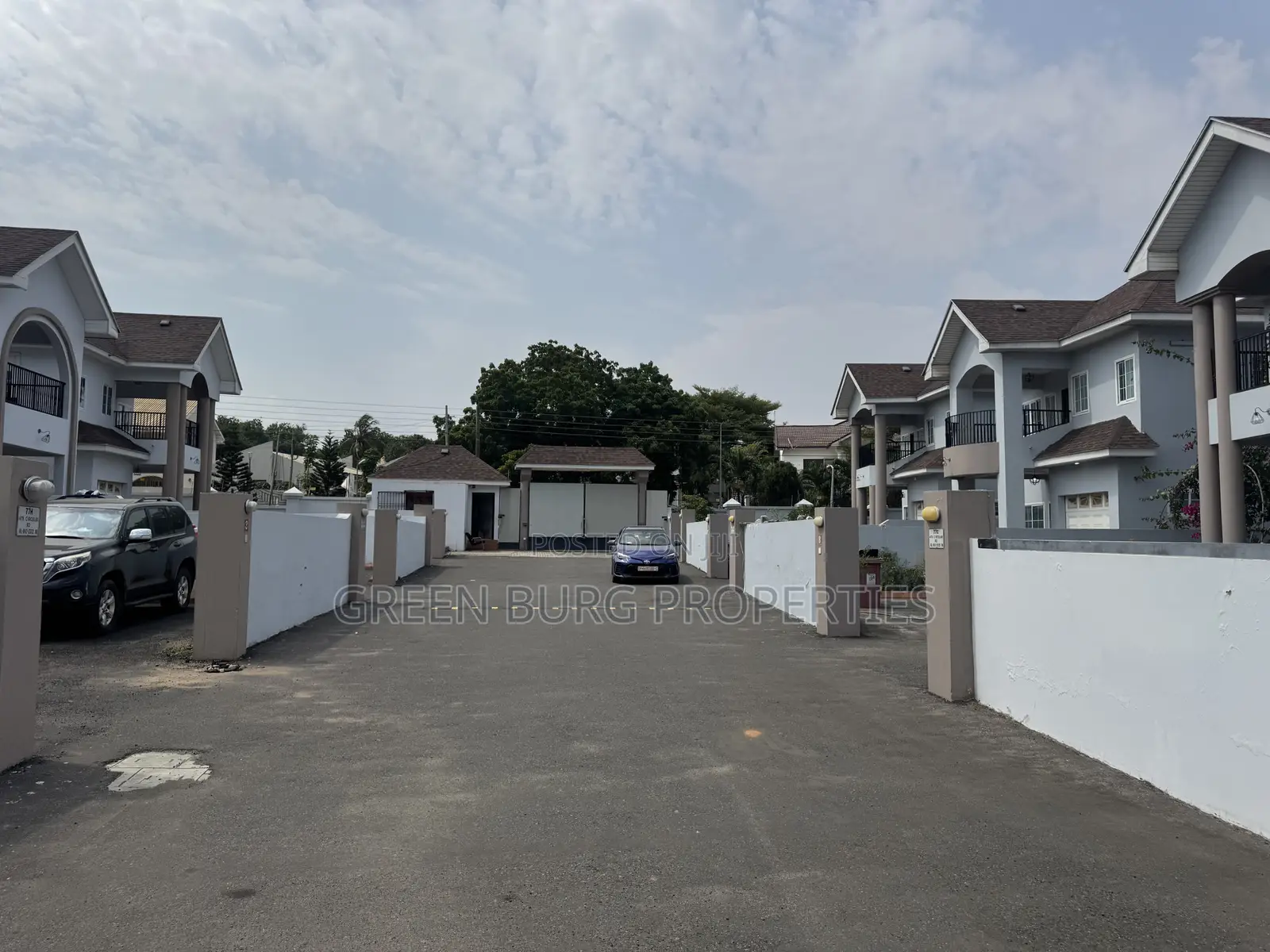 4bdrm Townhouse / Terrace in Cantonments for rent