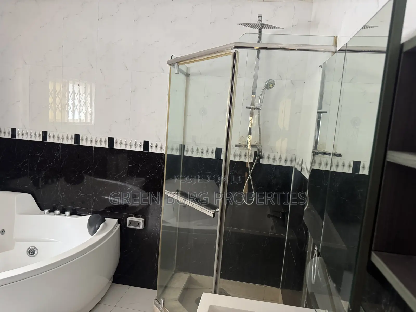 4bdrm Townhouse / Terrace in Cantonments for rent
