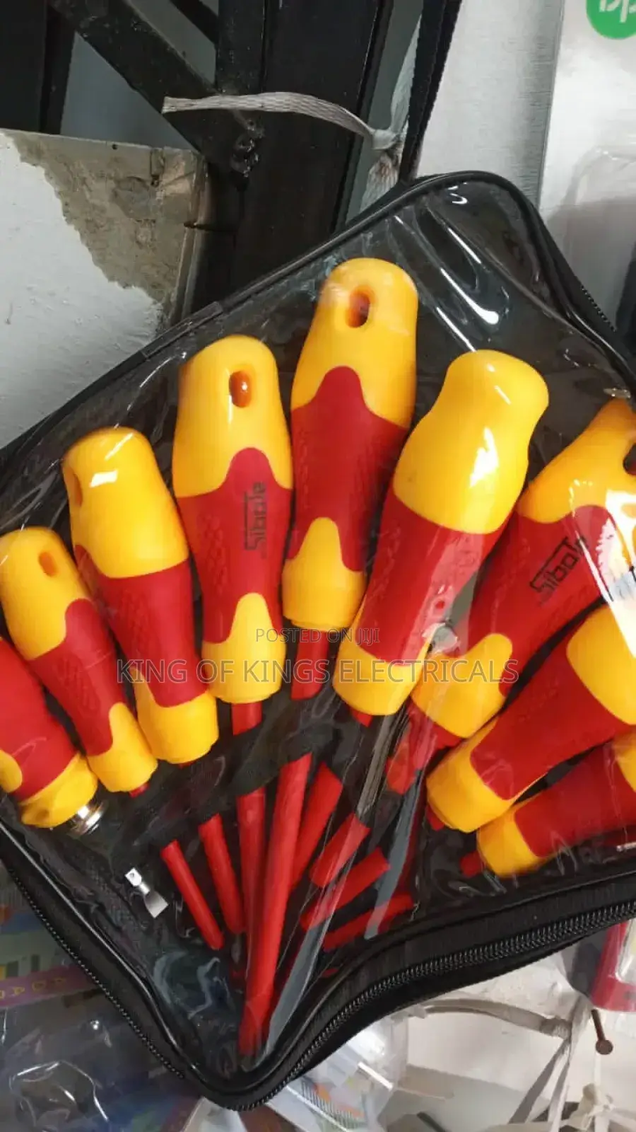 Professional Insulated Screwdriver Set–Safety Tools for Electrical Use