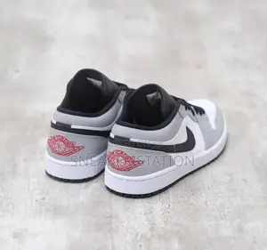 Air Jordan 1 Low Light Smoke Grey
