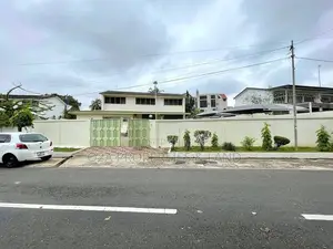 5bdrm House in Kanda, Accra Metropolitan for sale