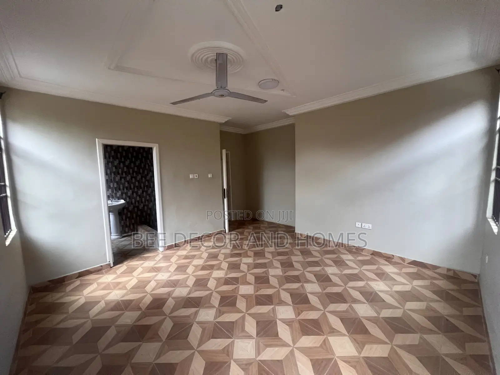 2bdrm Apartment in Bee Decor & Homes, Old Ashomang for rent