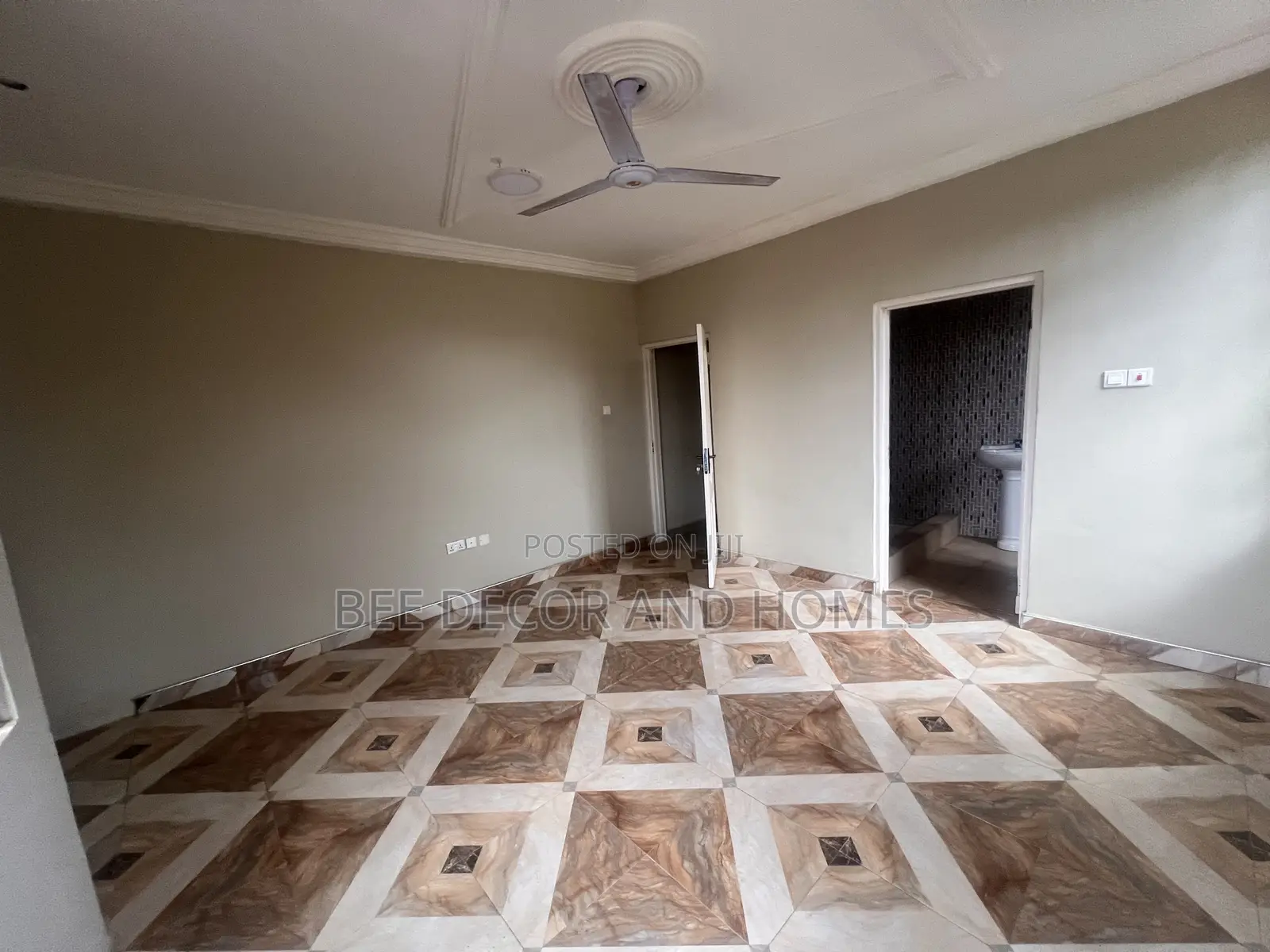 2bdrm Apartment in Bee Decor & Homes, Old Ashomang for rent