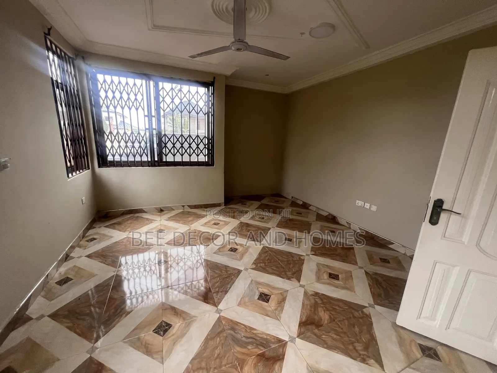 2bdrm Apartment in Bee Decor & Homes, Old Ashomang for rent
