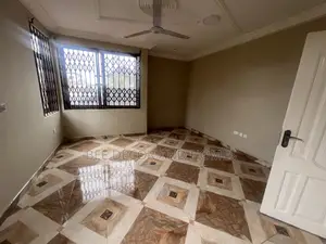 2bdrm Apartment in Bee Decor & Homes, Old Ashomang for rent
