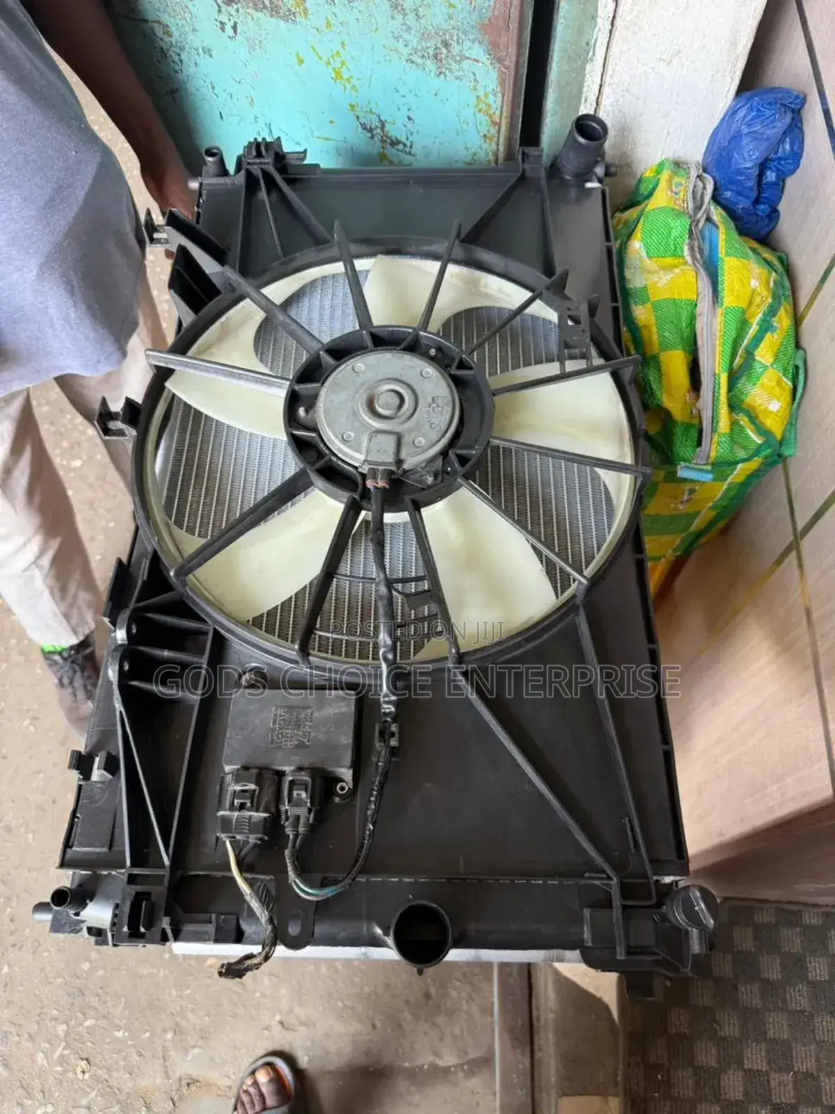 Complete Fan,Radiator,Condensers Corolla 2002 Se