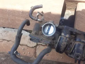 2012 Vitz Manifold and Throttle