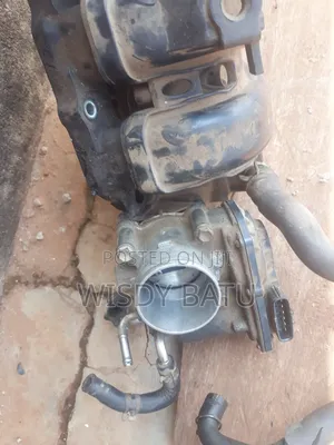 2012 Vitz Manifold and Throttle