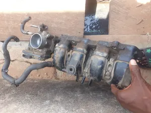 2012 Vitz Manifold and Throttle
