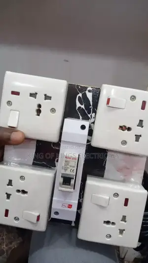 Heavy-Duty 4-Way Extension Board With Circuit Breaker Switches