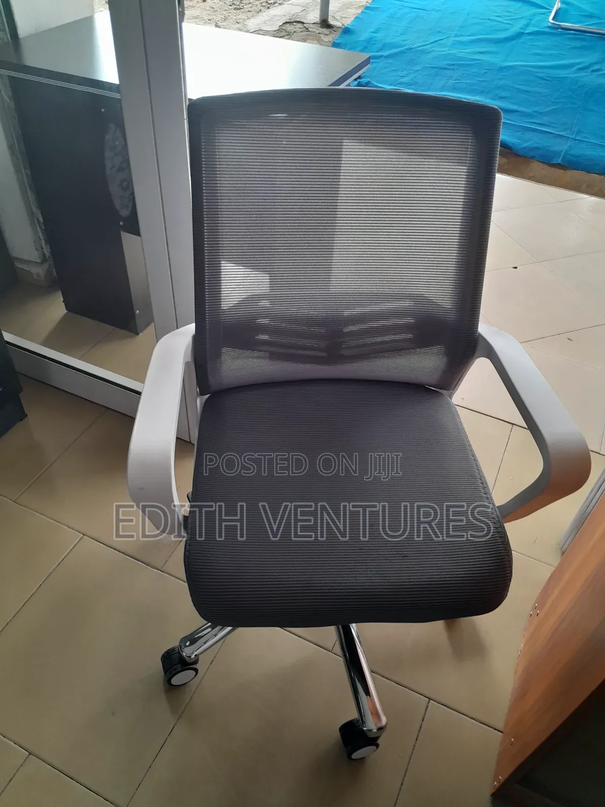 Regular Swivel Chair