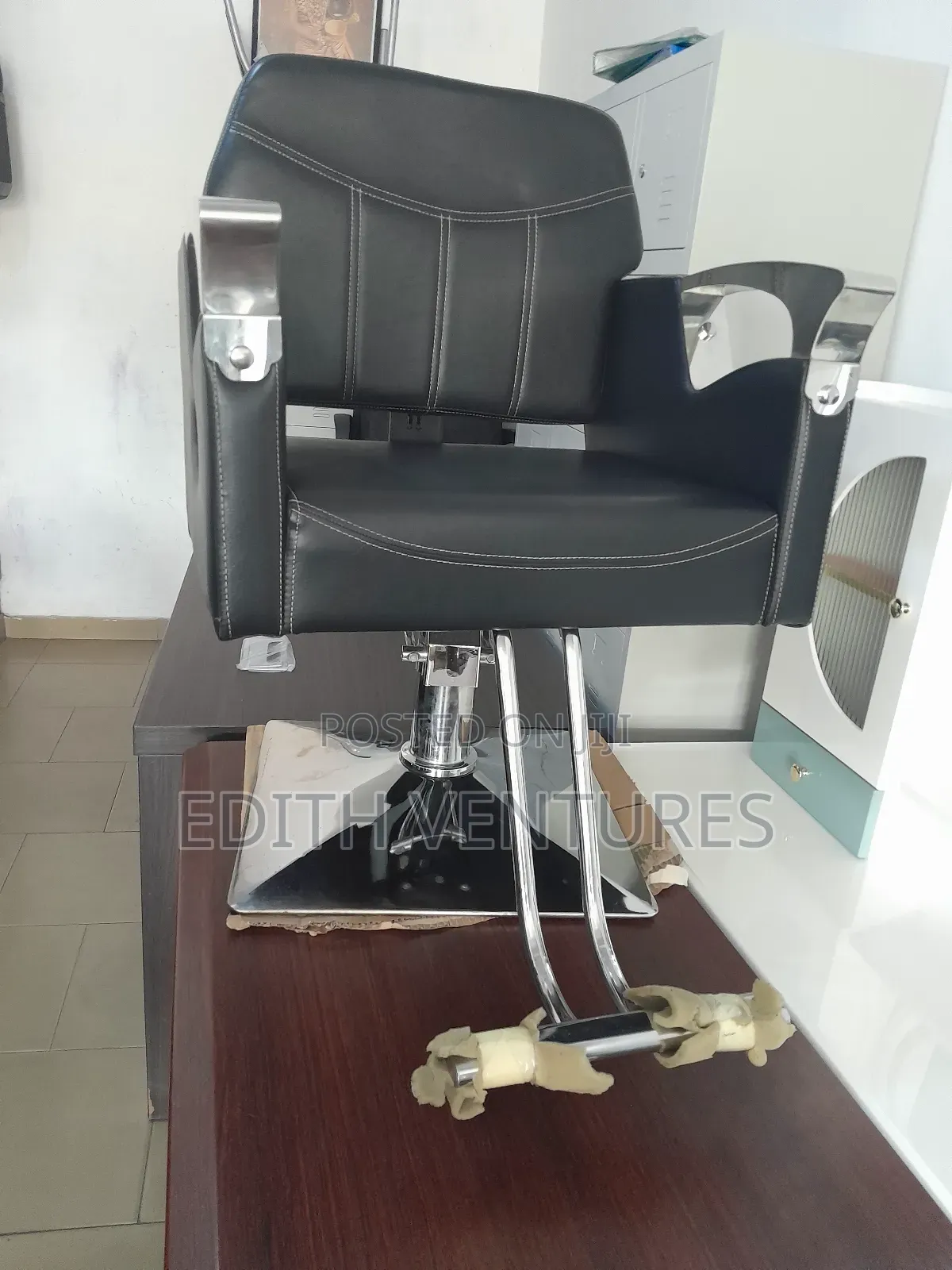 Brave Salon Chair