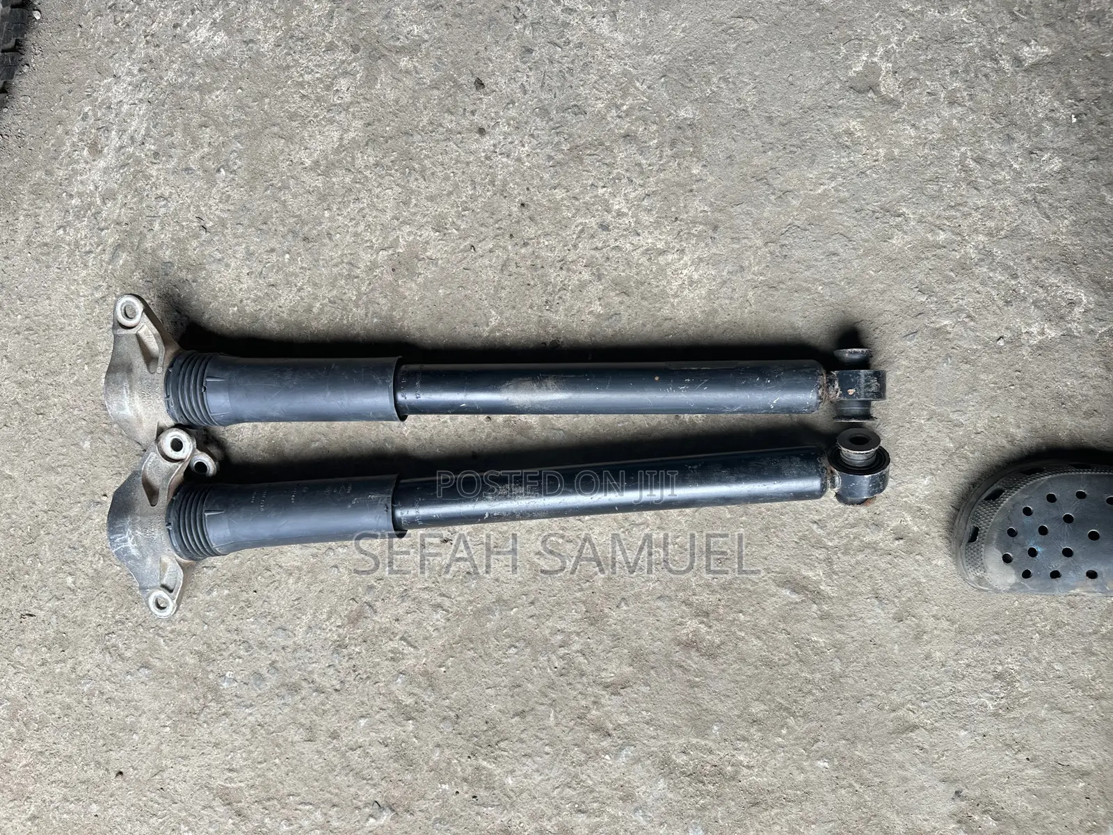 Range Rover Velar Back Shocks