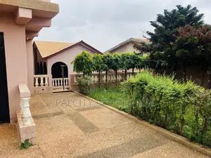 10bdrm House in Ahenema Kokoben, Kumasi Metropolitan for sale