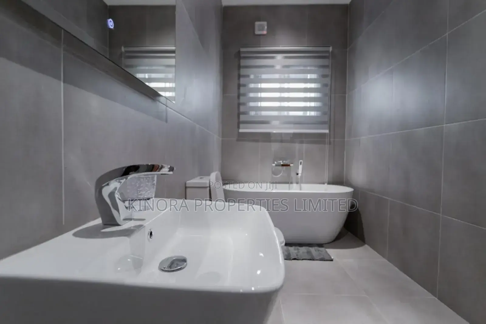 4bdrm Duplex in Papafio Hills Road for sale