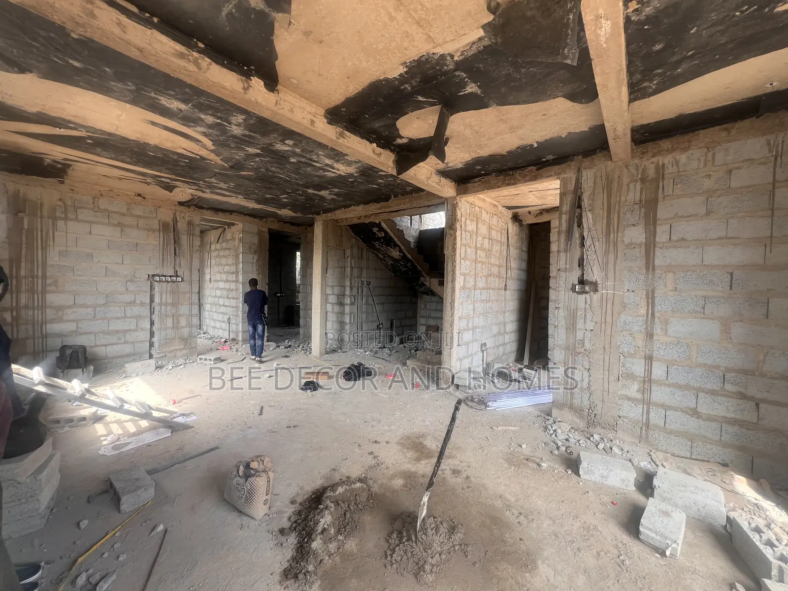 4bdrm House in Bee Decor & Homes, Old Ashomang for sale