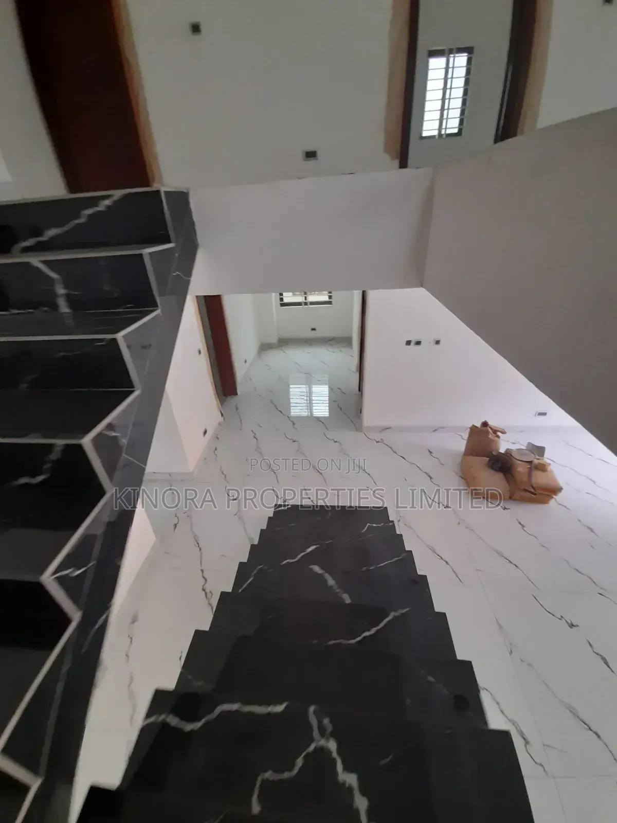 4bdrm Duplex in Hatso, Haatso for sale