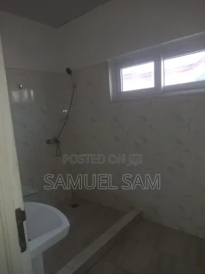 4bdrm Apartment in Tema Community 11 for rent