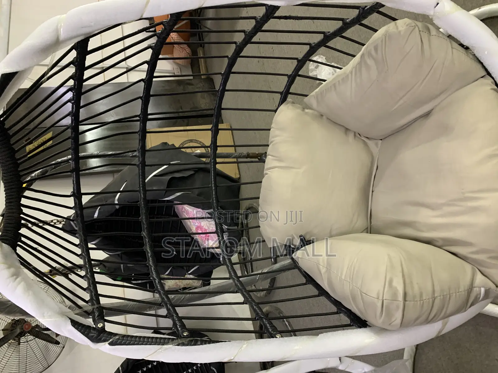 Luxurious Hanging Chair With Pillows