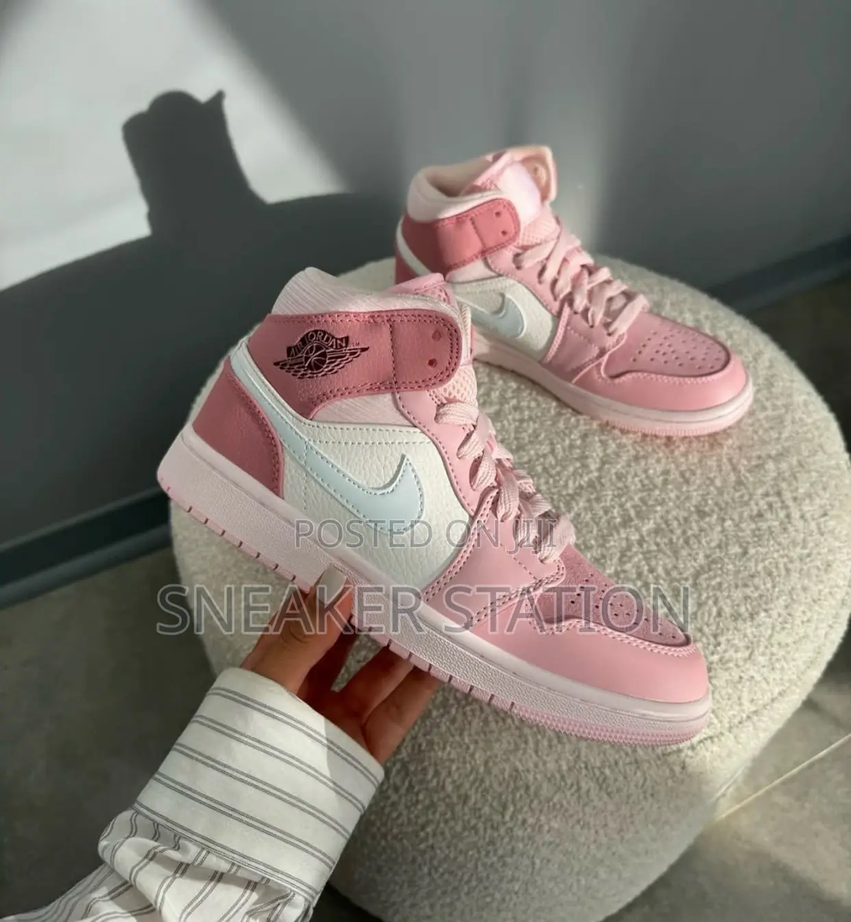 Air Jordan Retro 1 Digital Pink