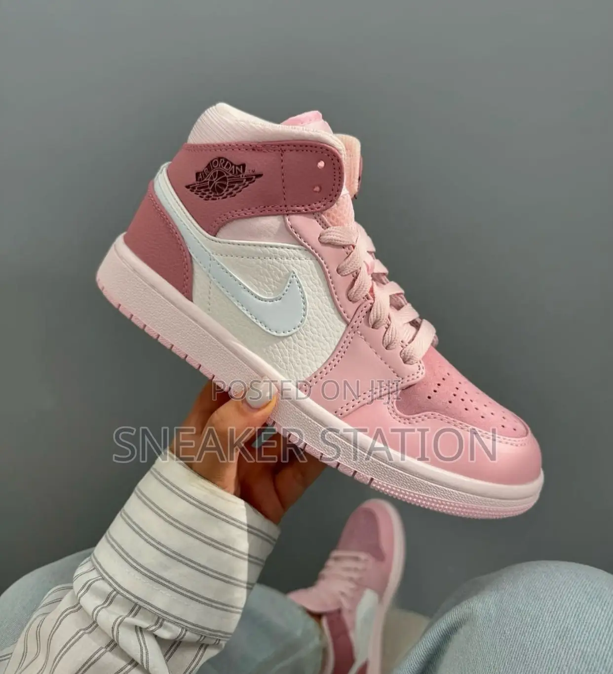 Air Jordan Retro 1 Digital Pink
