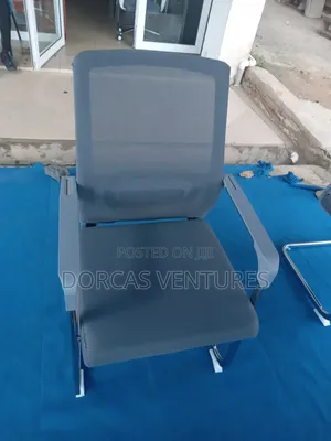 Bierkeller Visitor's Chair