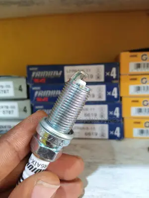 NGK LFR6AIX-11 ( 6619 ) Iridium Spark Plug + Delivery.