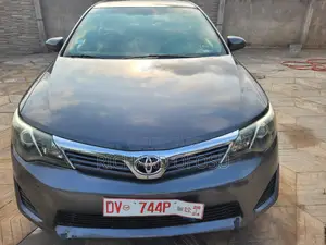 Toyota Camry SE 4dr Sedan (2.5L 4cyl 6A) 2014 Gray
