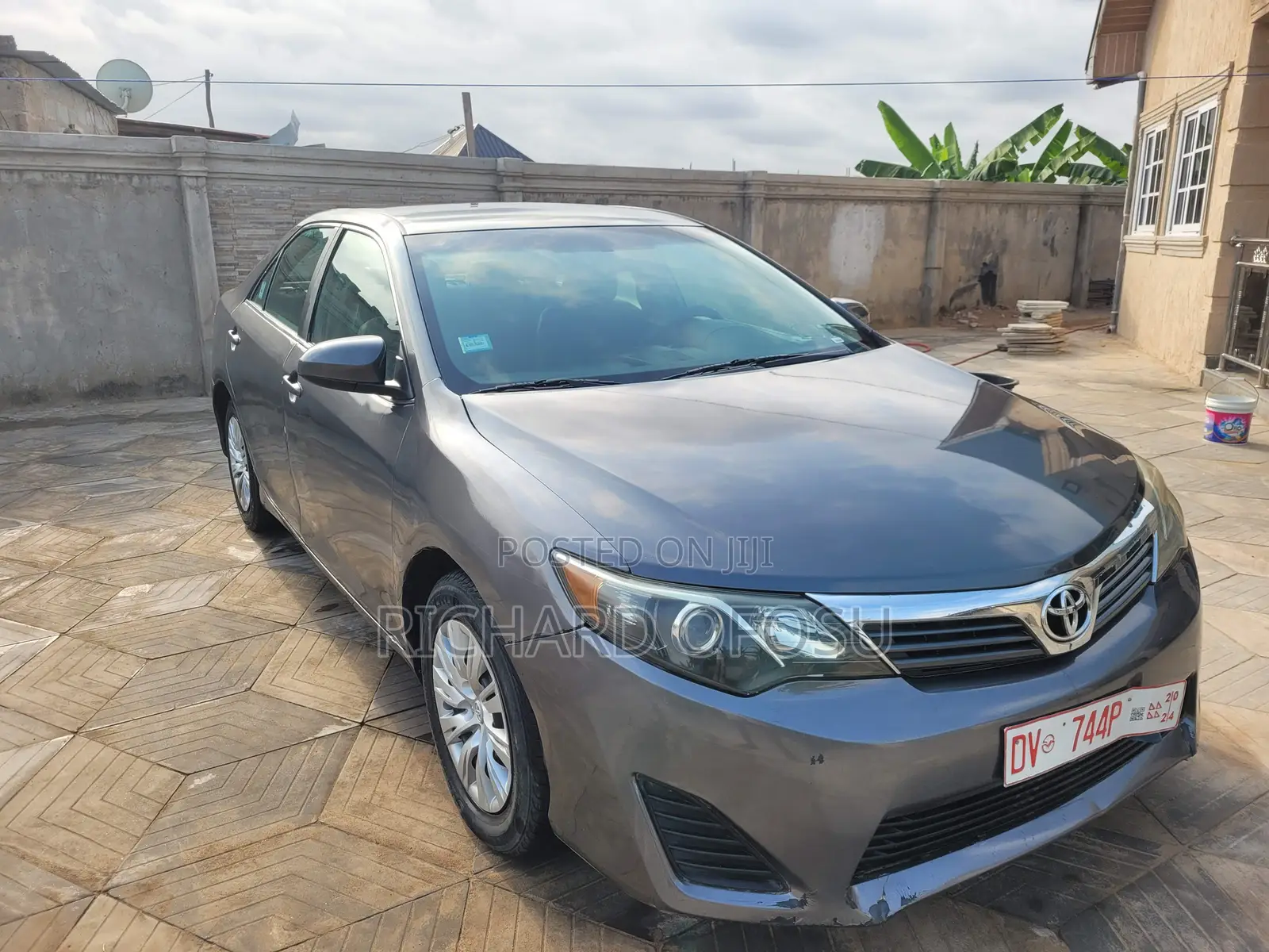 Toyota Camry SE 4dr Sedan (2.5L 4cyl 6A) 2014 Gray
