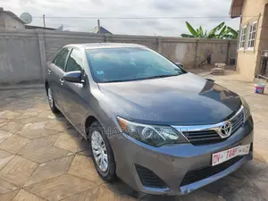 Toyota Camry SE 4dr Sedan (2.5L 4cyl 6A) 2014 Gray