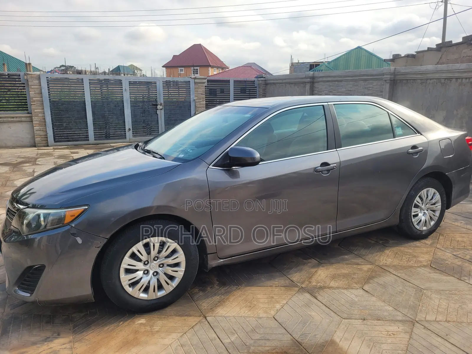 Toyota Camry SE 4dr Sedan (2.5L 4cyl 6A) 2014 Gray