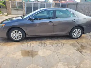 Toyota Camry SE 4dr Sedan (2.5L 4cyl 6A) 2014 Gray