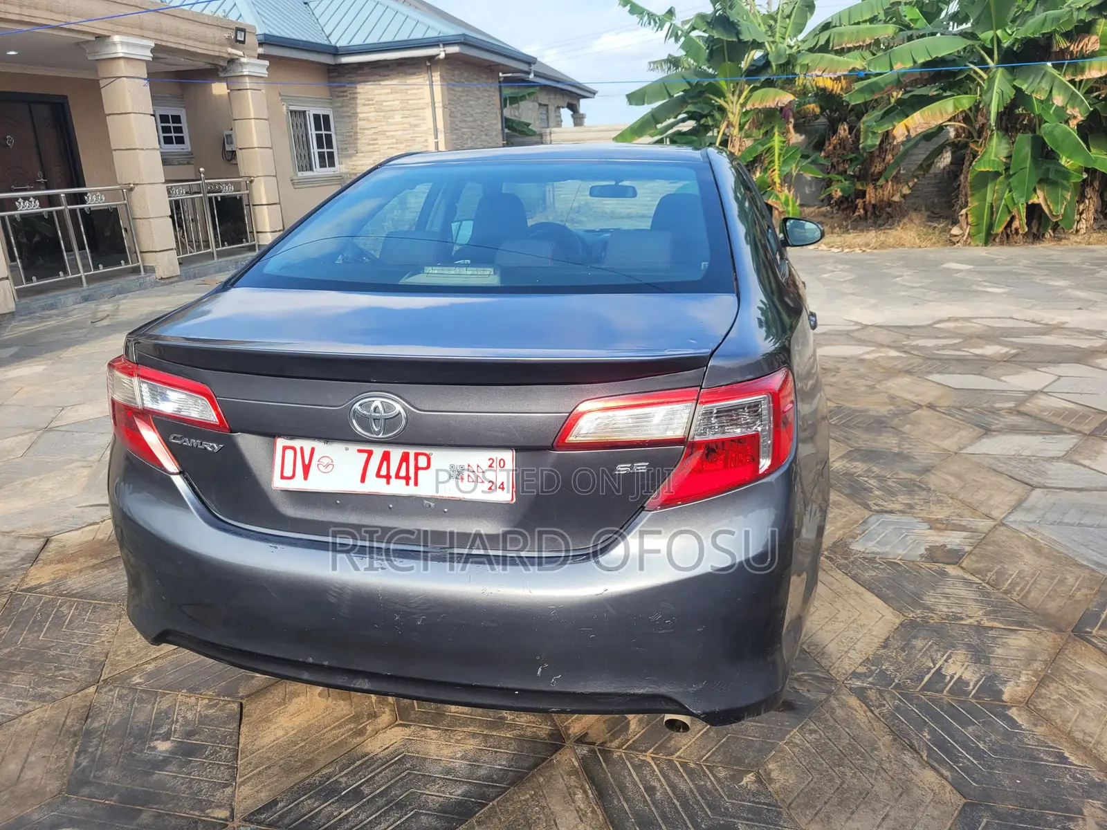 Toyota Camry SE 4dr Sedan (2.5L 4cyl 6A) 2014 Gray