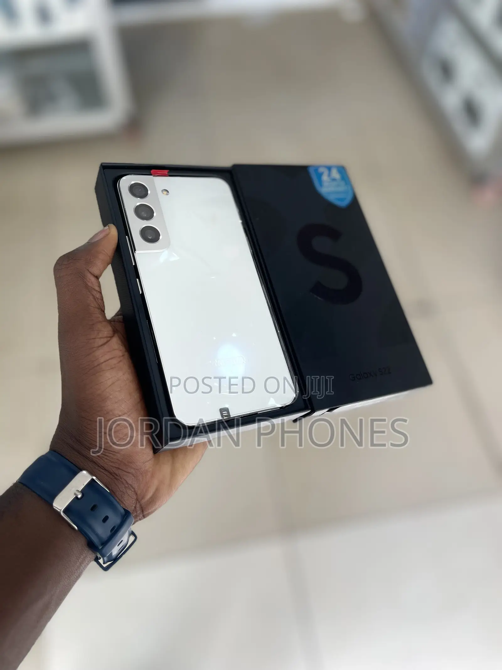 New Samsung Galaxy S22 5G 128 GB Silver