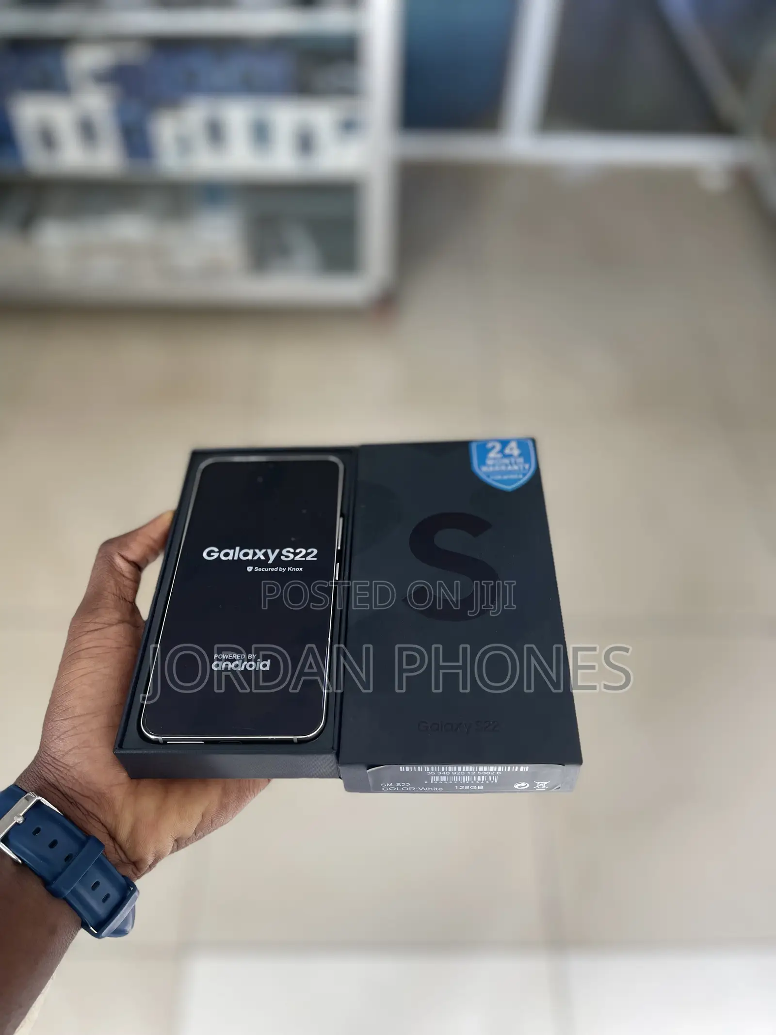 New Samsung Galaxy S22 5G 128 GB Silver