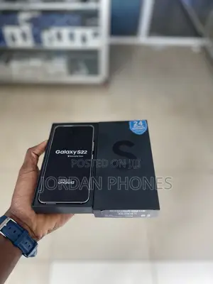 New Samsung Galaxy S22 5G 128 GB Silver