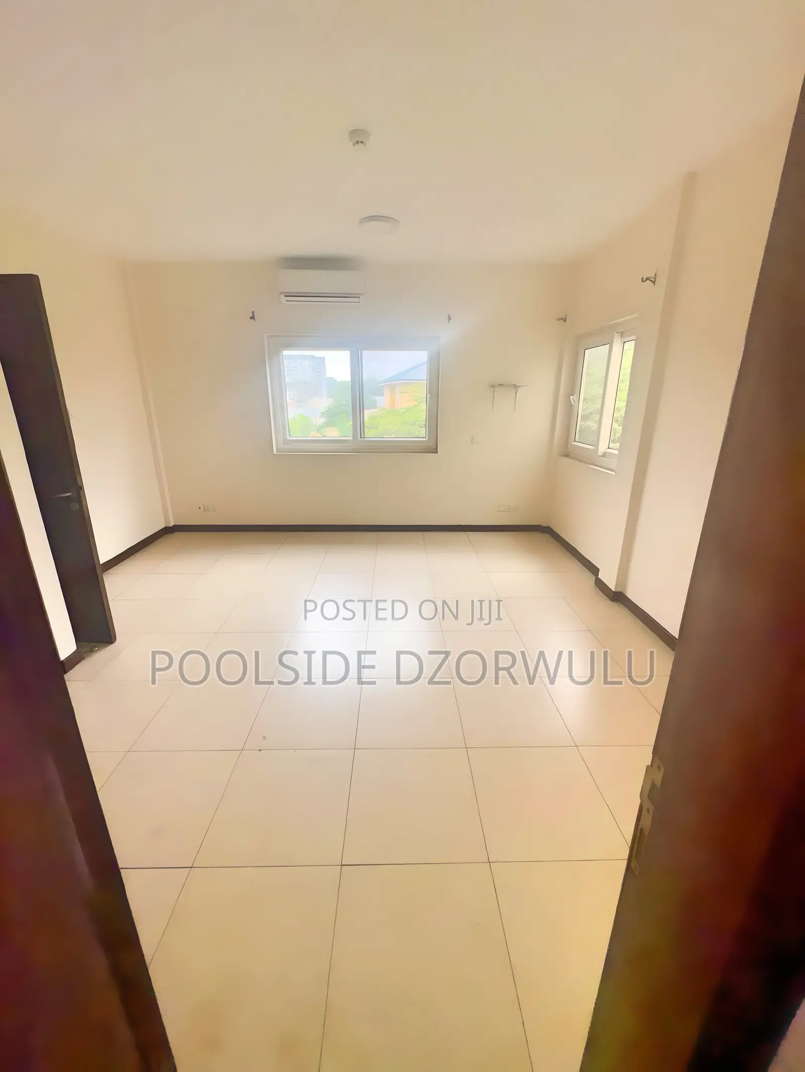 3bdrm Apartment in Pickmix Residential, Shopping Arcade Area for rent