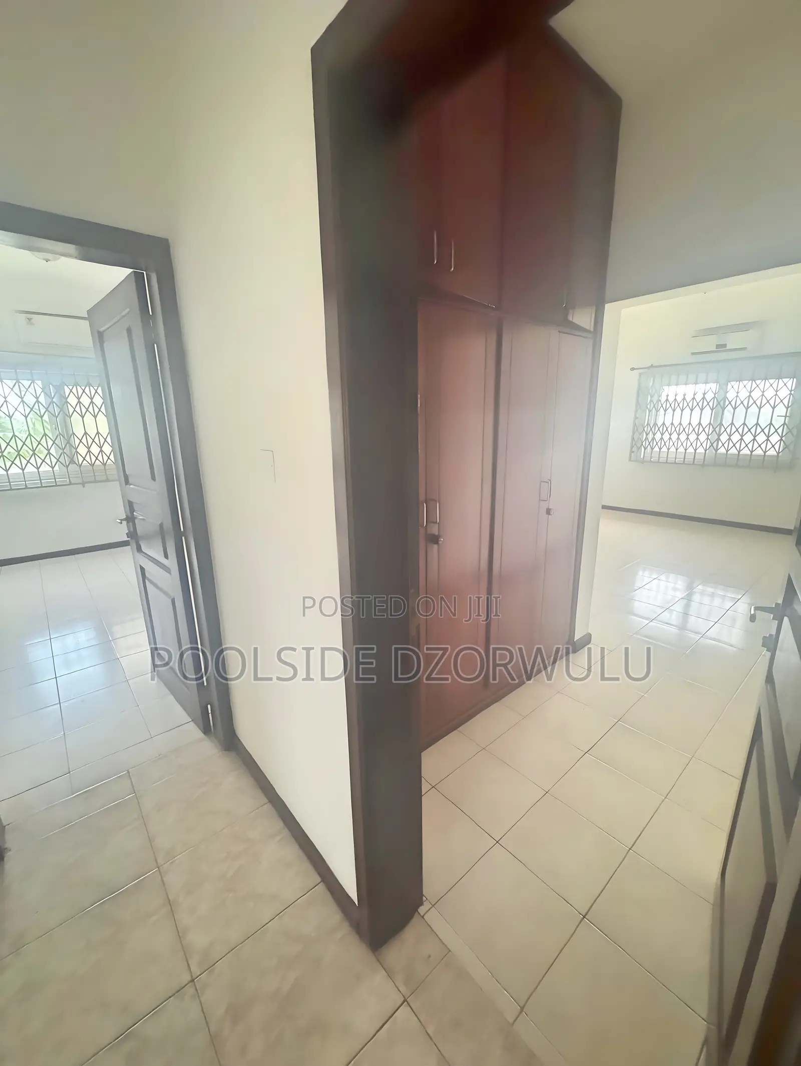 3bdrm Apartment in Pickmix Residential, Shopping Arcade Area for rent