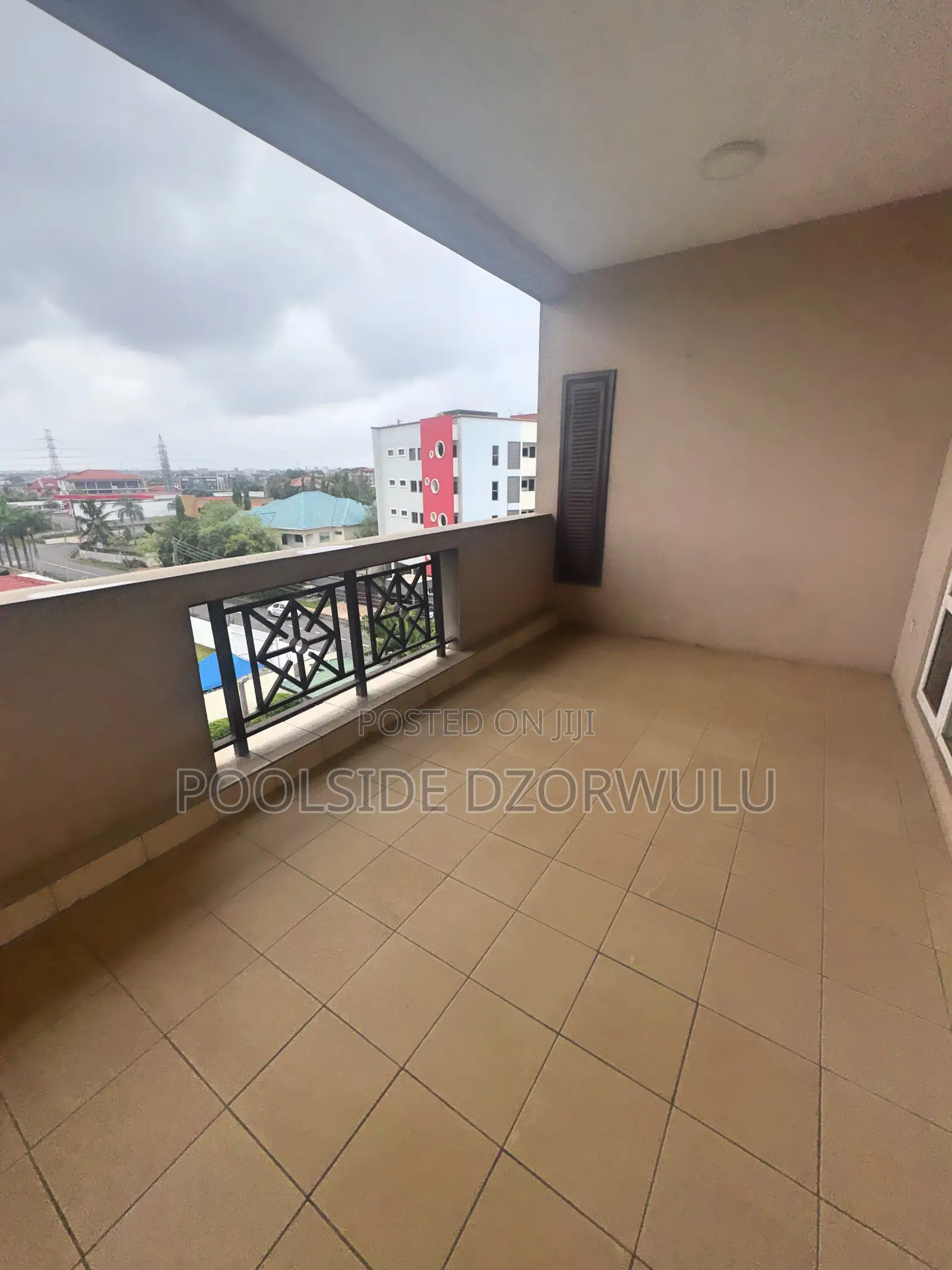 3bdrm Apartment in Pickmix Residential, Shopping Arcade Area for rent