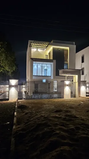 5bdrm Penthouse in Ahodwo, Kumasi Metropolitan for sale